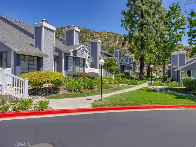 242 Spruce Court, Azusa, CA 91702