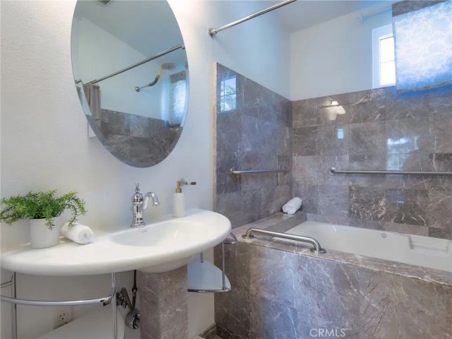 242 Spruce Court, Azusa, CA 91702