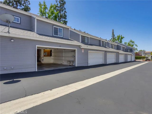 242 Spruce Court, Azusa, CA 91702