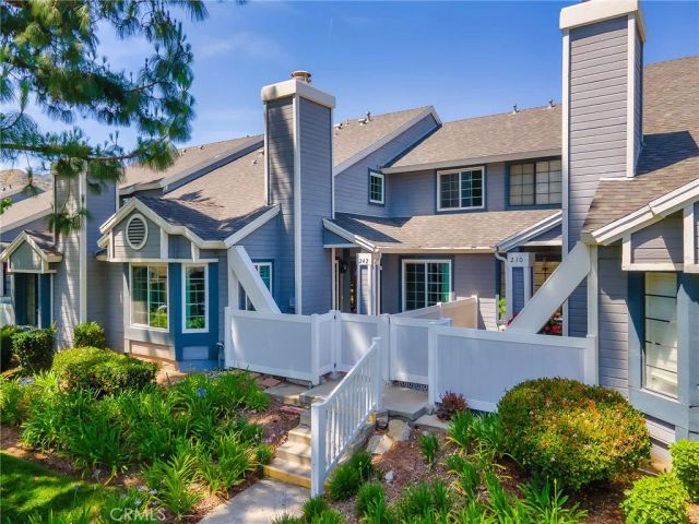 242 Spruce Court, Azusa, CA 91702