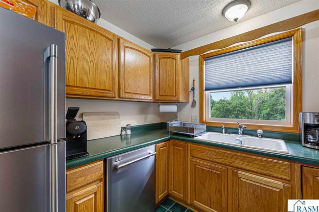 308 Meadow Woods Drive, Mankato, MN 56001