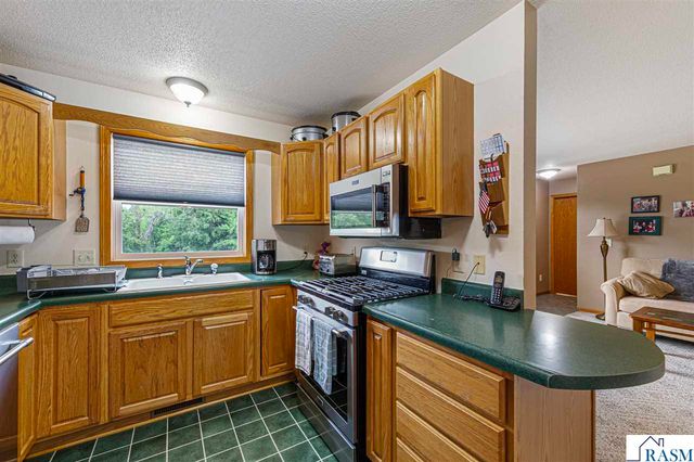 308 Meadow Woods Drive, Mankato, MN 56001
