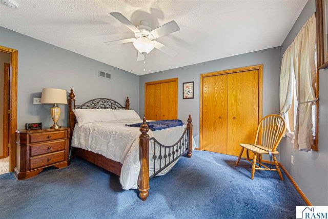 308 Meadow Woods Drive, Mankato, MN 56001