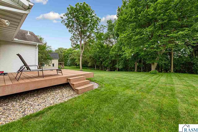 308 Meadow Woods Drive, Mankato, MN 56001