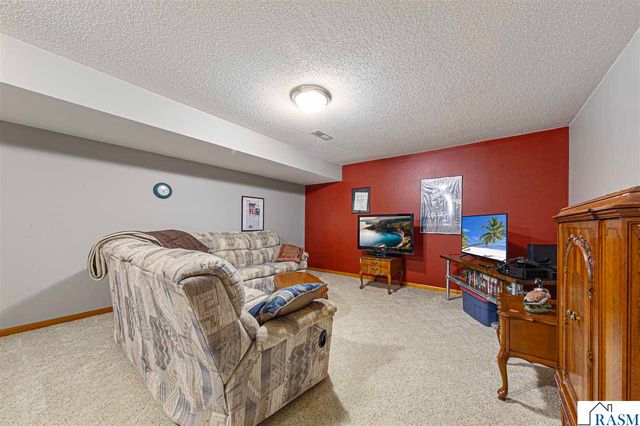 308 Meadow Woods Drive, Mankato, MN 56001