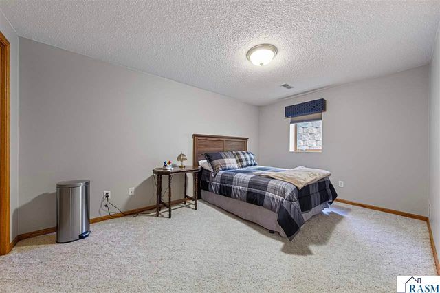 308 Meadow Woods Drive, Mankato, MN 56001