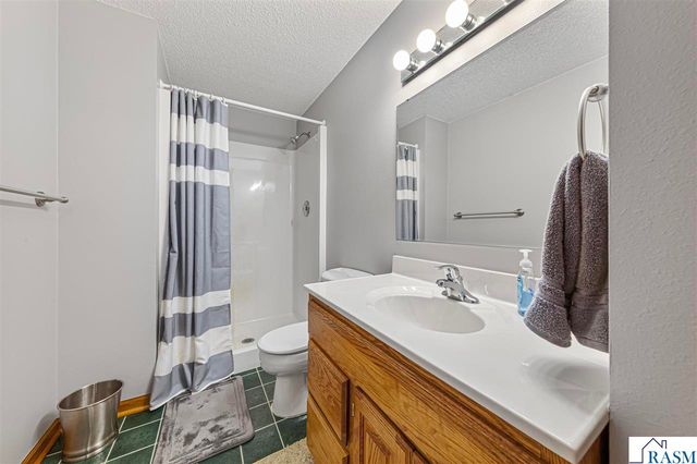 308 Meadow Woods Drive, Mankato, MN 56001