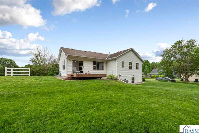 308 Meadow Woods Drive, Mankato, MN 56001