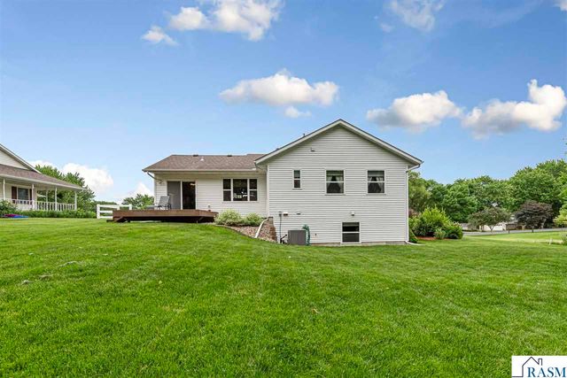 308 Meadow Woods Drive, Mankato, MN 56001