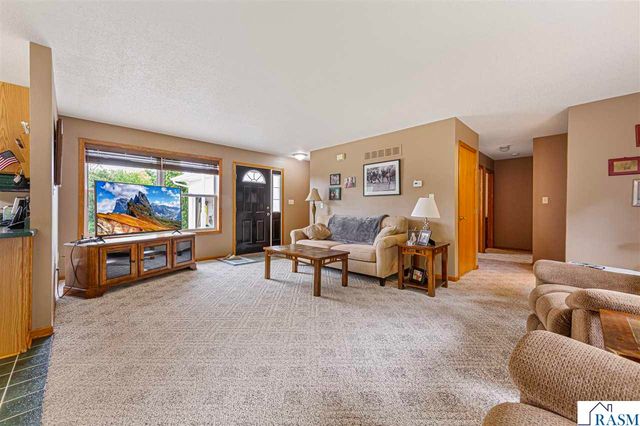 308 Meadow Woods Drive, Mankato, MN 56001