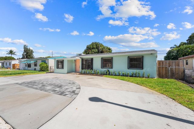 2105 Wellington Road, West Palm Beach, FL 33409