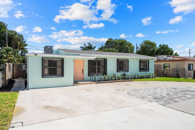 2105 Wellington Road, West Palm Beach, FL 33409