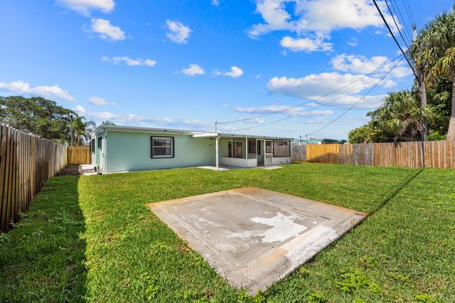 2105 Wellington Road, West Palm Beach, FL 33409