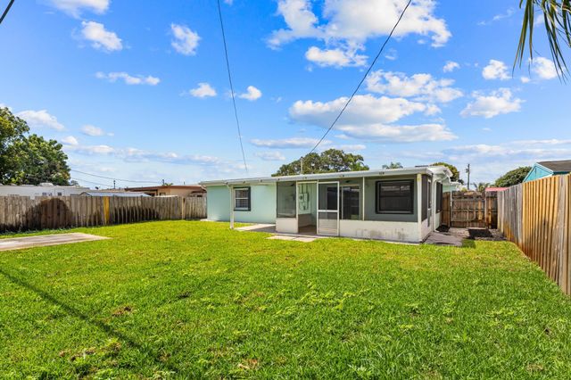 2105 Wellington Road, West Palm Beach, FL 33409