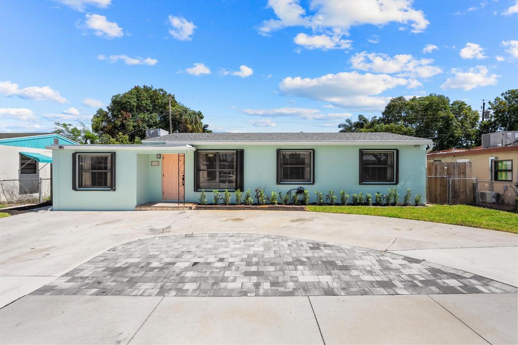 2105 Wellington Road, West Palm Beach, FL 33409
