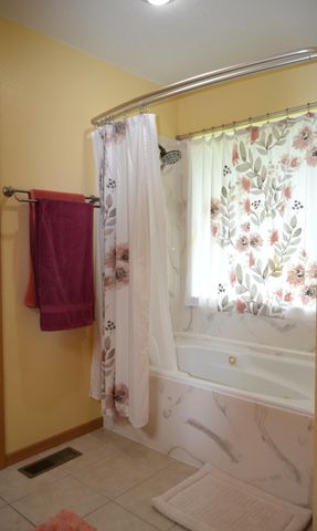 200 Micahs Xing, Reeds Spring, MO 65737