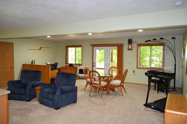 200 Micahs Xing, Reeds Spring, MO 65737
