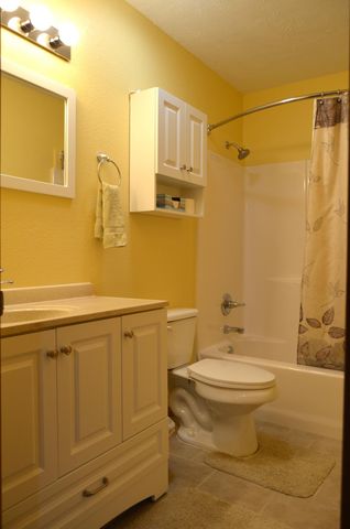 200 Micahs Xing, Reeds Spring, MO 65737