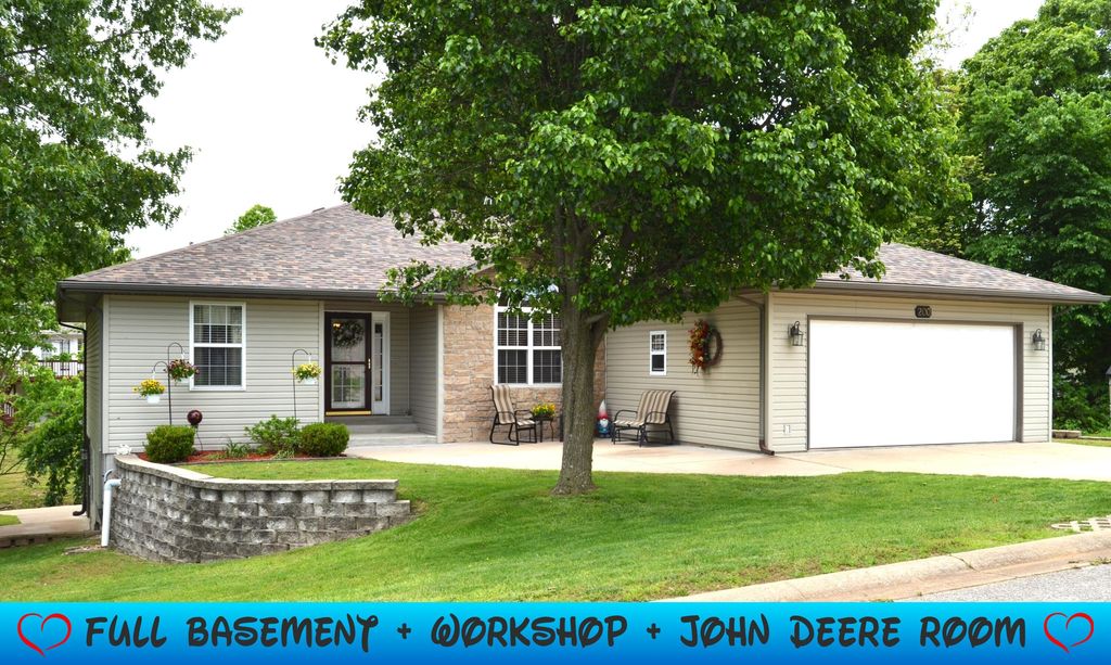 200 Micahs Xing, Reeds Spring, MO 65737