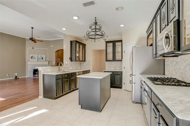 124 S Brooksedge Circle, The Woodlands, TX 77382