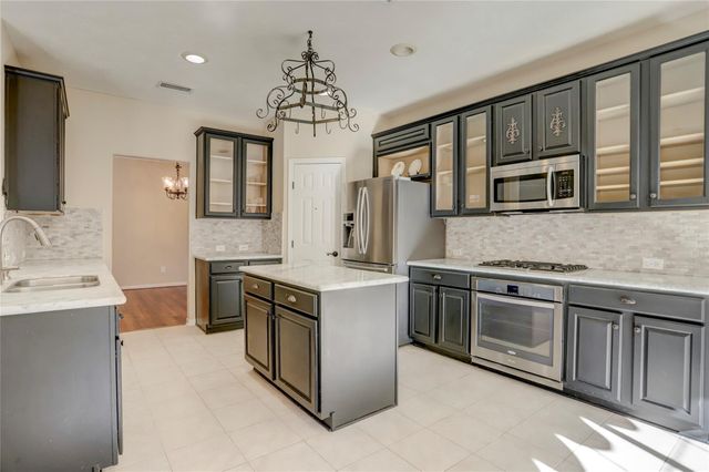 124 S Brooksedge Circle, The Woodlands, TX 77382