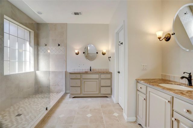 124 S Brooksedge Circle, The Woodlands, TX 77382