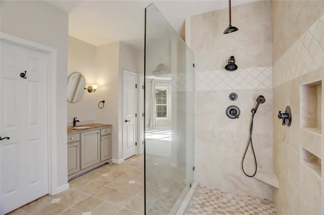124 S Brooksedge Circle, The Woodlands, TX 77382
