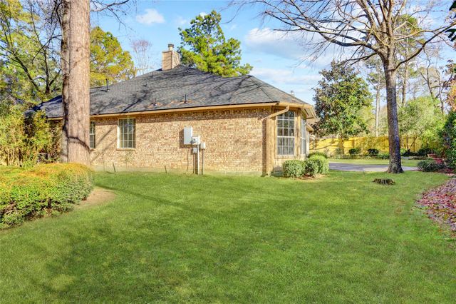 124 S Brooksedge Circle, The Woodlands, TX 77382