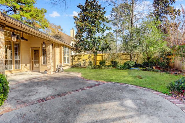 124 S Brooksedge Circle, The Woodlands, TX 77382