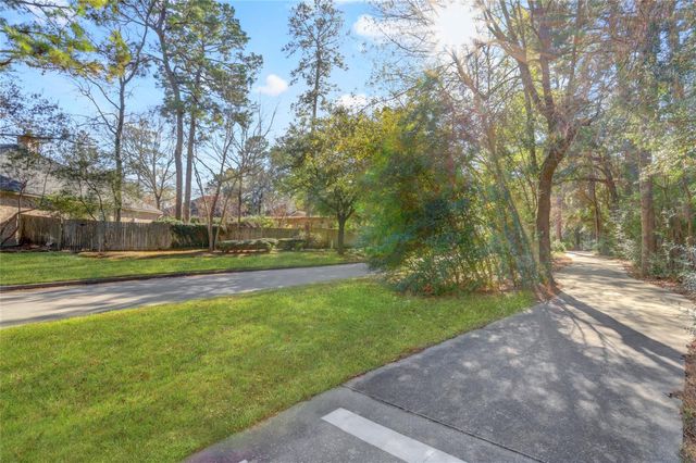 124 S Brooksedge Circle, The Woodlands, TX 77382