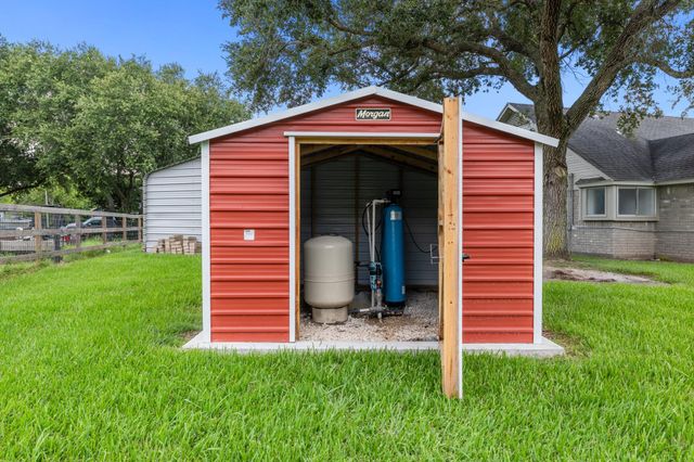3855 County Road 960, Alvin, TX 77511