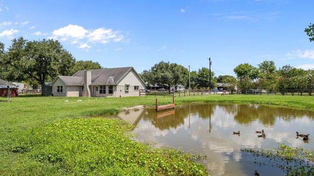 3855 County Road 960, Alvin, TX 77511