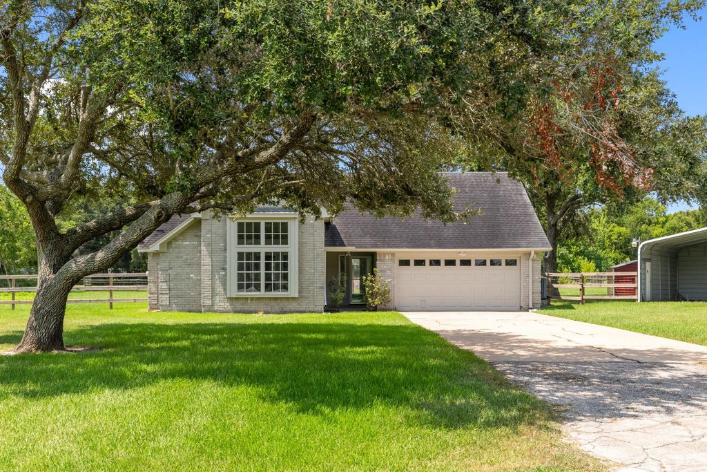 3855 County Road 960, Alvin, TX 77511