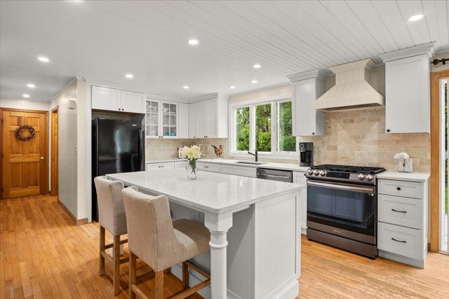 34 Windsor Way, Mashpee, MA 02649
