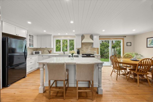 34 Windsor Way, Mashpee, MA 02649