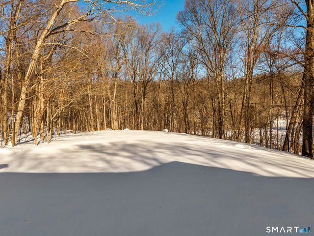 14 Briar Road, Bethany, CT 06524