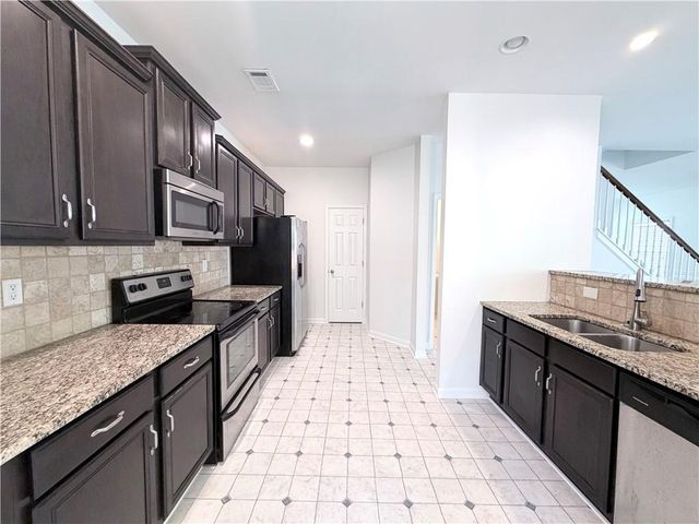 3710 Lakeside Walk Drive NW, Lilburn, GA 30047