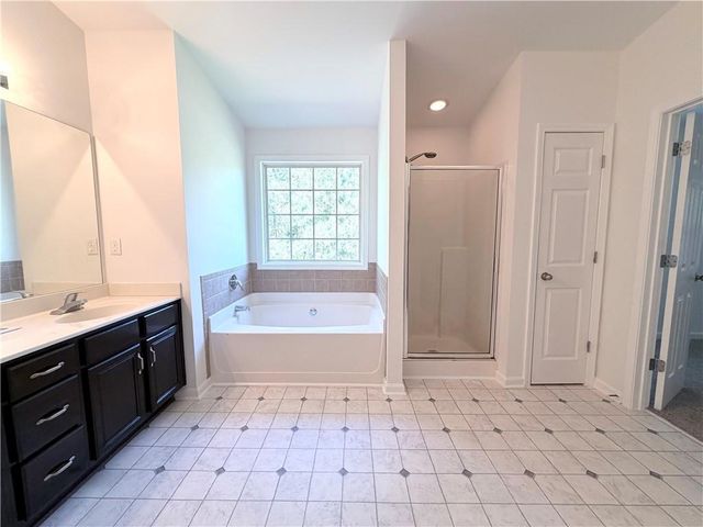 3710 Lakeside Walk Drive NW, Lilburn, GA 30047