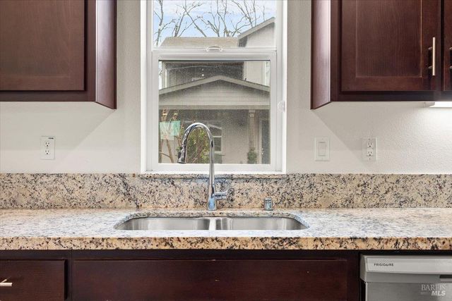 309 Sejong Ln, Santa Rosa, CA 95403