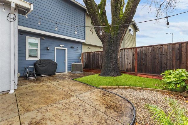 309 Sejong Ln, Santa Rosa, CA 95403