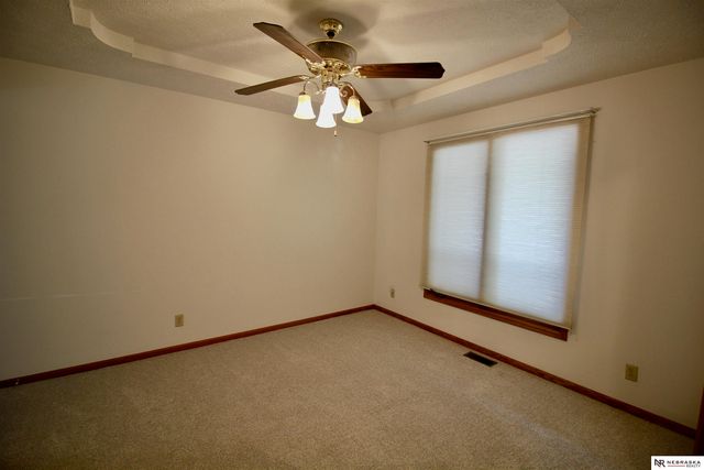 2001 Dana Lane, Papillion, NE 68133