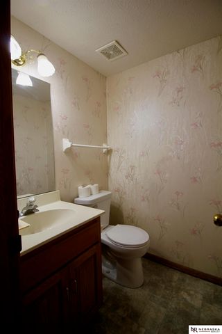 2001 Dana Lane, Papillion, NE 68133
