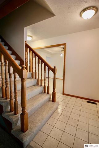 2001 Dana Lane, Papillion, NE 68133
