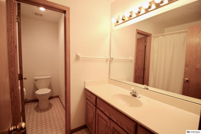 2001 Dana Lane, Papillion, NE 68133
