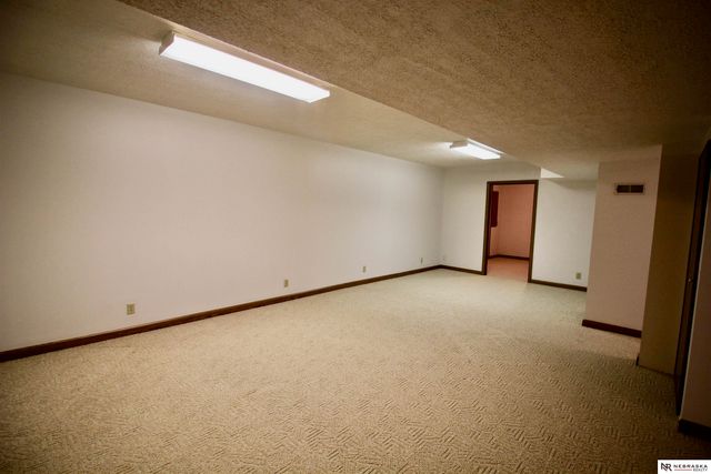 2001 Dana Lane, Papillion, NE 68133