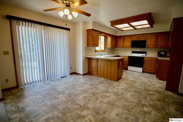 2001 Dana Lane, Papillion, NE 68133