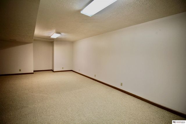 2001 Dana Lane, Papillion, NE 68133