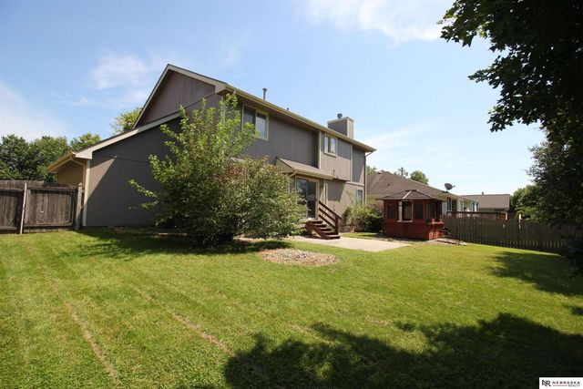 2001 Dana Lane, Papillion, NE 68133