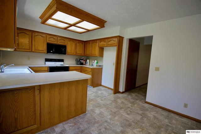 2001 Dana Lane, Papillion, NE 68133