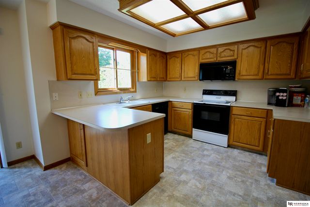 2001 Dana Lane, Papillion, NE 68133